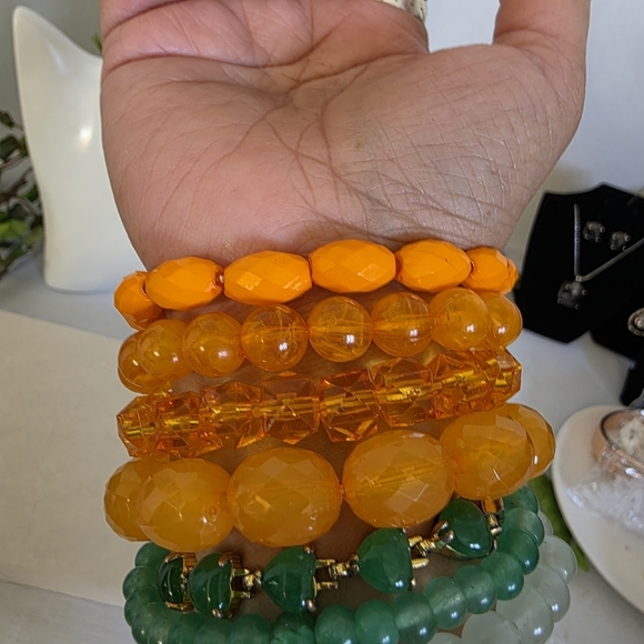 Set of Four Orange Faceted Acrylic Bead Bracelet - Picture 6 of 6